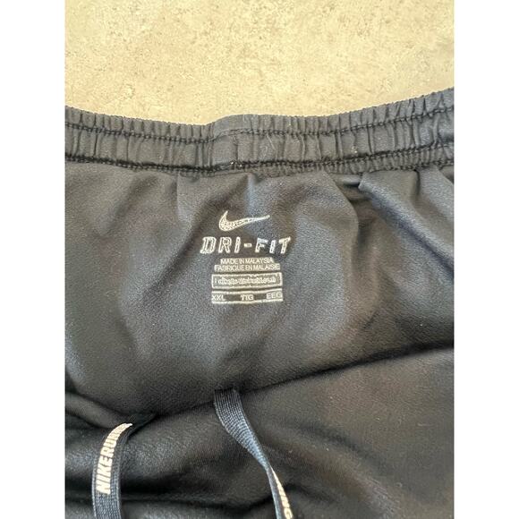 Men's Nike Shorts - Picture 3 of 8